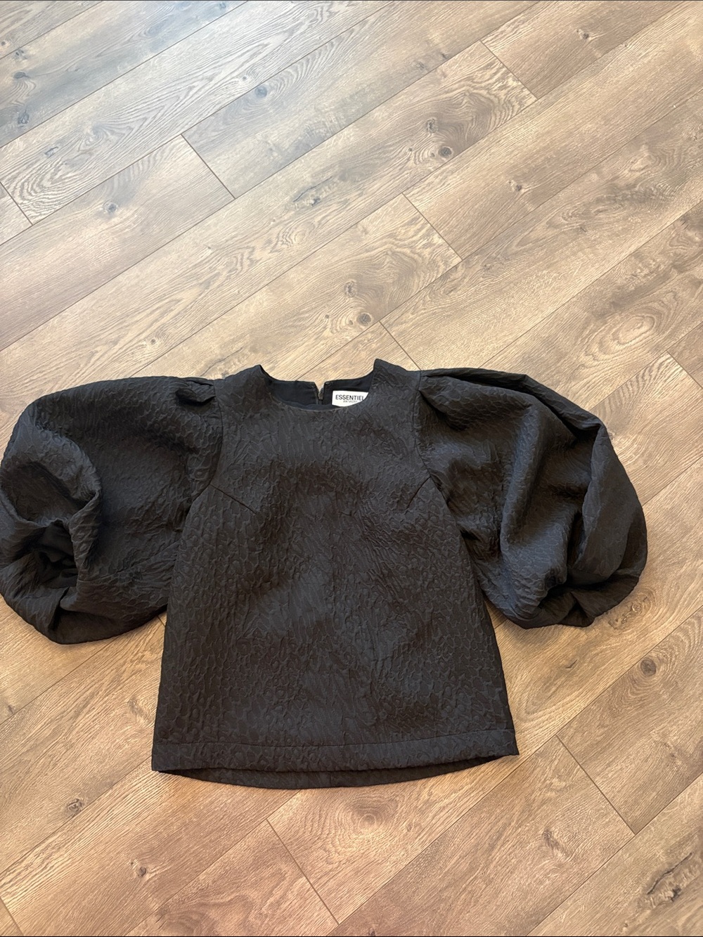ESSENTIEL Antwerp Black Puff-Sleeve Textured Top